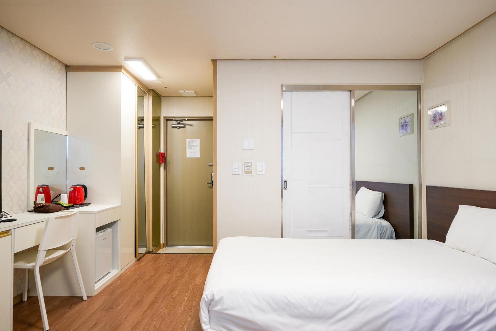 Hotel Aventree Yeouido Сеул Номер фото